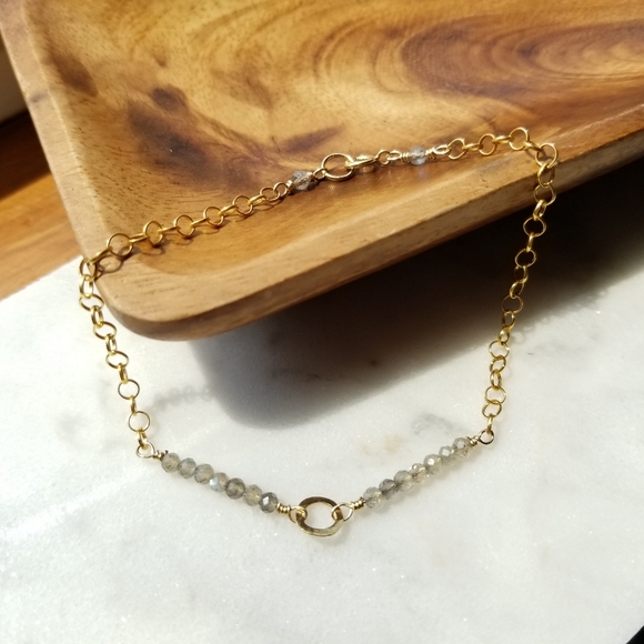 Labradorite bracelet with gold fill chain and - Picture 4 of 15